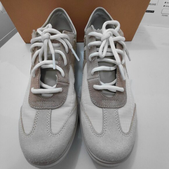 Women's Sneakers by Munro size 8 - Picture 7 of 11